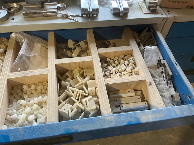 Grote partij kast en deurbeslag - afbeelding 37 van  40