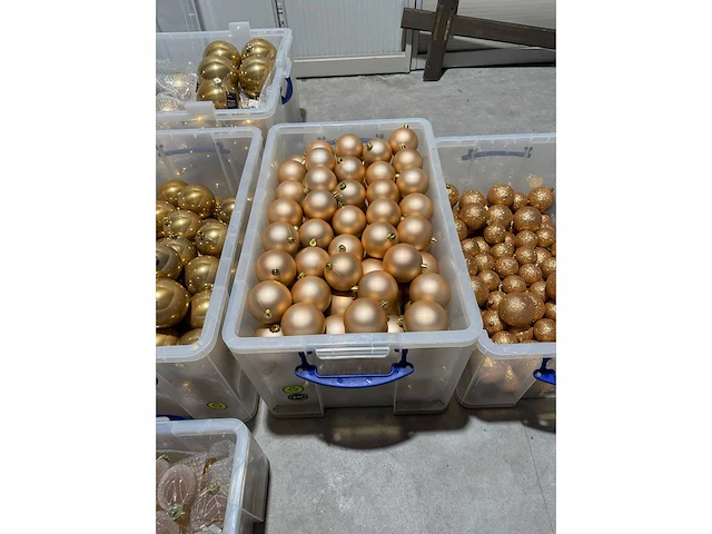 Grote partij kerstdecoratie en kerstballen in diverse uitvoeringen - afbeelding 11 van  28