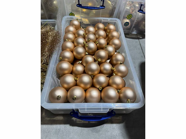 Grote partij kerstdecoratie en kerstballen in diverse uitvoeringen - afbeelding 26 van  28