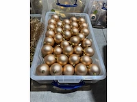 Grote partij kerstdecoratie en kerstballen in diverse uitvoeringen - afbeelding 26 van  28