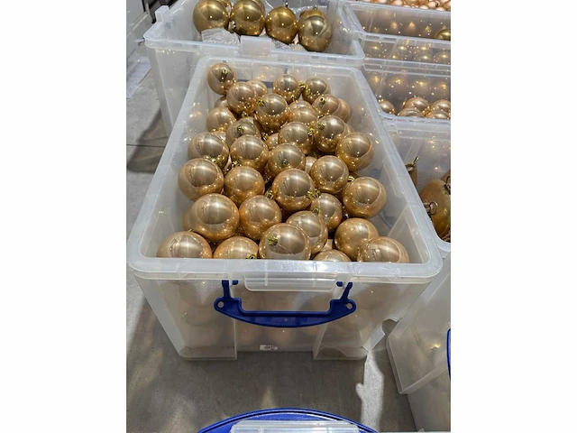 Grote partij kerstdecoratie en kerstballen in diverse uitvoeringen - afbeelding 2 van  28