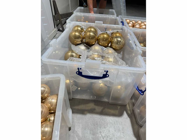Grote partij kerstdecoratie en kerstballen in diverse uitvoeringen - afbeelding 3 van  28