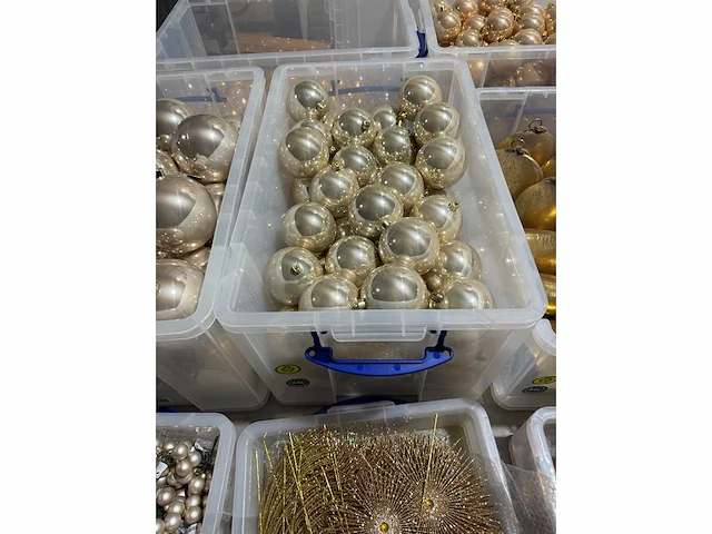 Grote partij kerstdecoratie en kerstballen in diverse uitvoeringen - afbeelding 8 van  28