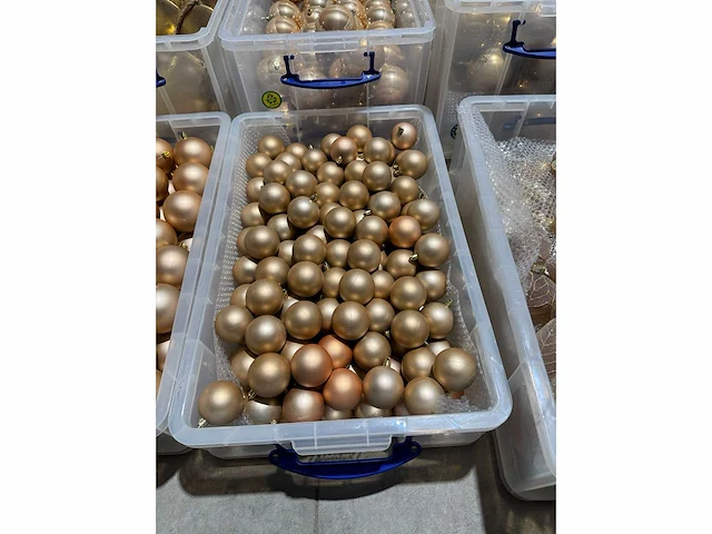 Grote partij kerstdecoratie en kerstballen in diverse uitvoeringen - afbeelding 27 van  28