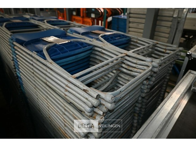 Grote partij klapstoelen - afbeelding 3 van  6