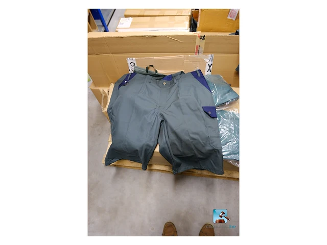 Grote partij kleding en schoenen - afbeelding 2 van  15
