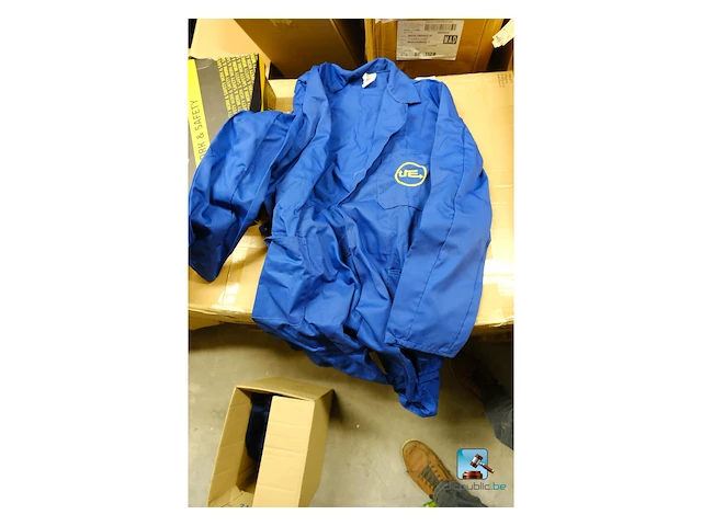 Grote partij kleding en schoenen - afbeelding 5 van  15