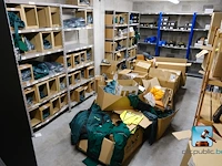Grote partij kleding en schoenen - afbeelding 8 van  15