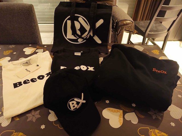 Grote partij kleding - afbeelding 1 van  8