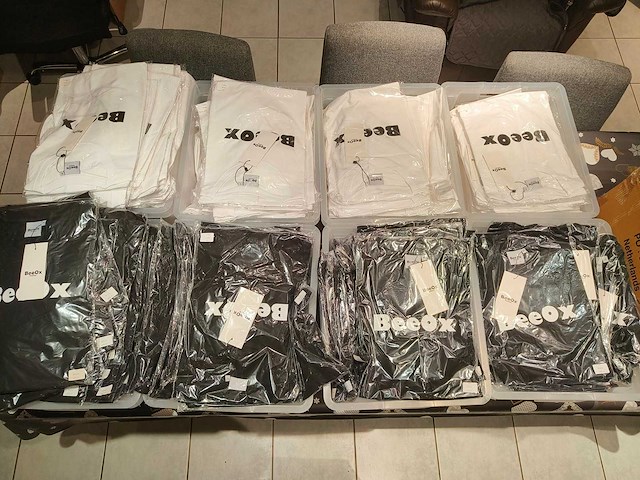 Grote partij kleding - afbeelding 2 van  8