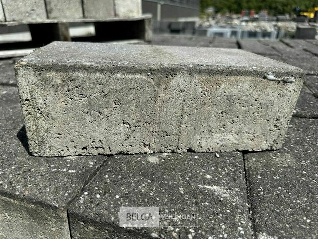Grote partij klinkers ± 5000 stuks afm: ± 29,5 x9,5x14,5cm - afbeelding 2 van  15
