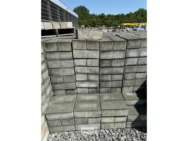 Grote partij klinkers ± 5000 stuks afm: ± 29,5 x9,5x14,5cm - afbeelding 7 van  15