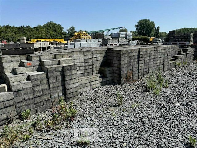 Grote partij klinkers ± 5000 stuks afm: ± 29,5 x9,5x14,5cm - afbeelding 9 van  15