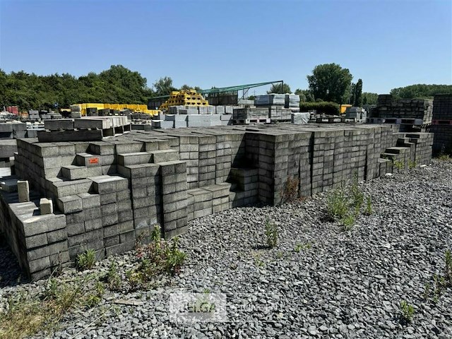 Grote partij klinkers ± 5000 stuks afm: ± 29,5 x9,5x14,5cm - afbeelding 10 van  15
