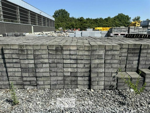 Grote partij klinkers ± 5000 stuks afm: ± 29,5 x9,5x14,5cm - afbeelding 12 van  15