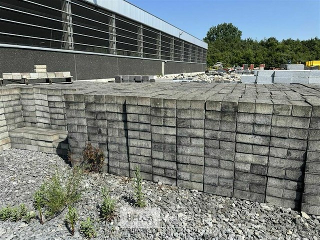 Grote partij klinkers ± 5000 stuks afm: ± 29,5 x9,5x14,5cm - afbeelding 13 van  15