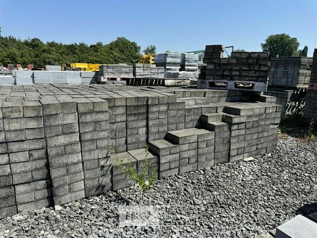Grote partij klinkers ± 5000 stuks afm: ± 29,5 x9,5x14,5cm - afbeelding 14 van  15