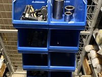 Grote partij machineonderdelen en technische voorraad - afbeelding 28 van  66