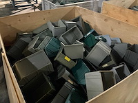 Grote partij magazijnbakken - afbeelding 1 van  3