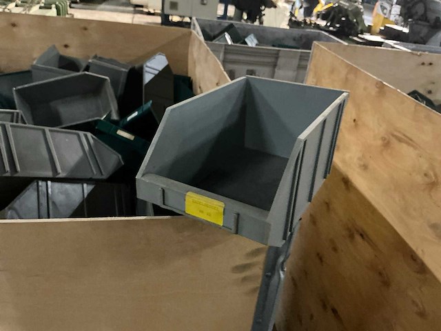 Grote partij magazijnbakken - afbeelding 2 van  3
