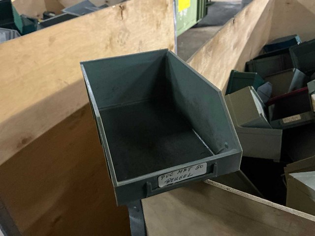 Grote partij magazijnbakken - afbeelding 2 van  3