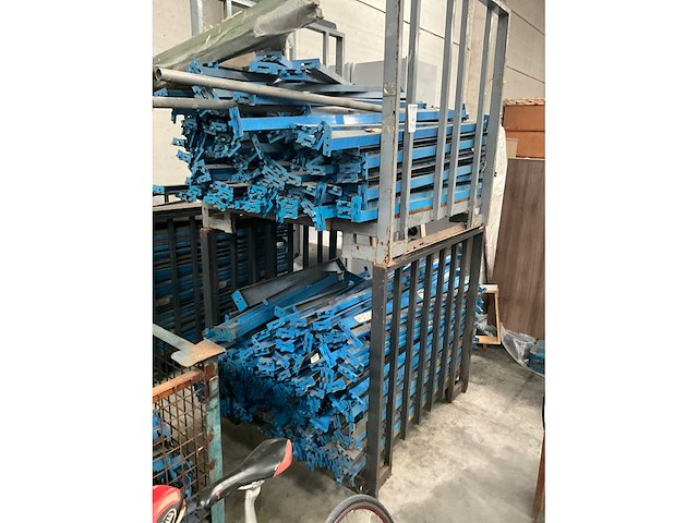 Grote partij magazijnstelling onderdelen - afbeelding 2 van  5