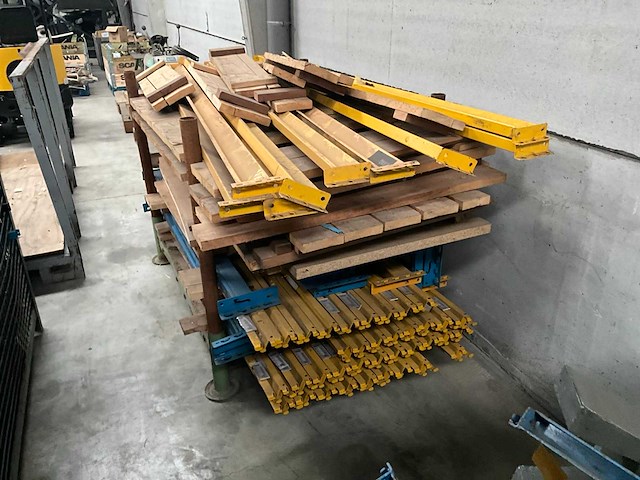 Grote partij magazijnstelling onderdelen - afbeelding 4 van  5