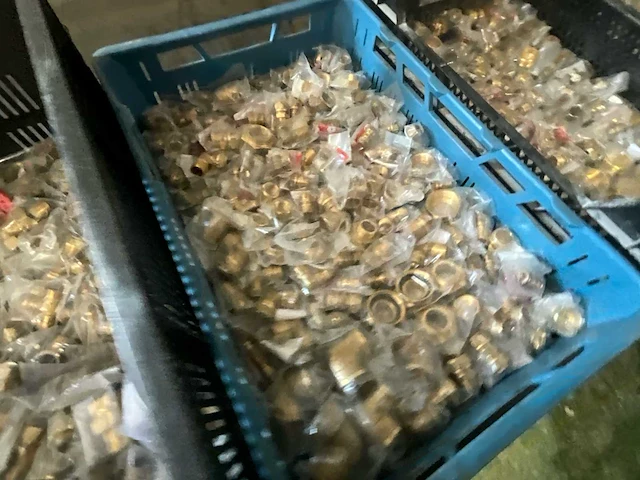 Grote partij messing en koperen koppelingen en fittingen - afbeelding 9 van  12