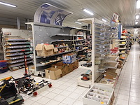 Grote partij metalen winkelrekken - afbeelding 1 van  10