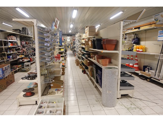 Grote partij metalen winkelrekken - afbeelding 3 van  10