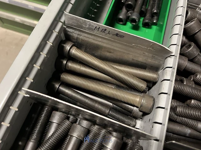 Grote partij metrische en zelftappende schroeven - afbeelding 10 van  202