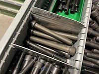 Grote partij metrische en zelftappende schroeven - afbeelding 10 van  202