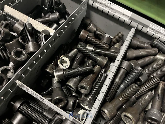Grote partij metrische en zelftappende schroeven - afbeelding 44 van  202