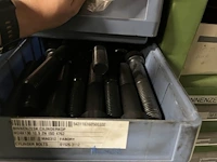 Grote partij metrische en zelftappende schroeven - afbeelding 89 van  202