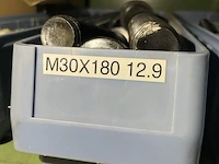 Grote partij metrische en zelftappende schroeven - afbeelding 99 van  202