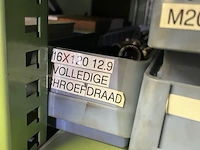 Grote partij metrische en zelftappende schroeven - afbeelding 109 van  202