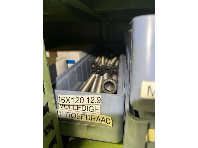 Grote partij metrische en zelftappende schroeven - afbeelding 110 van  202