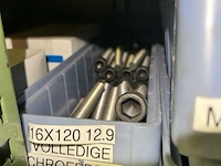 Grote partij metrische en zelftappende schroeven - afbeelding 110 van  202