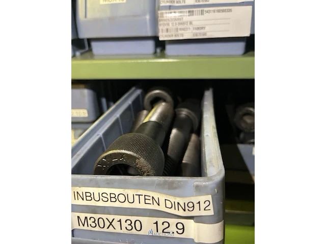 Grote partij metrische en zelftappende schroeven - afbeelding 115 van  202