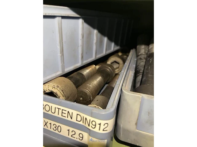 Grote partij metrische en zelftappende schroeven - afbeelding 116 van  202