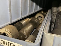 Grote partij metrische en zelftappende schroeven - afbeelding 116 van  202
