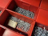 Grote partij metrische en zelftappende schroeven - afbeelding 128 van  202