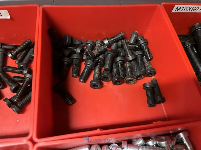 Grote partij metrische en zelftappende schroeven - afbeelding 143 van  202
