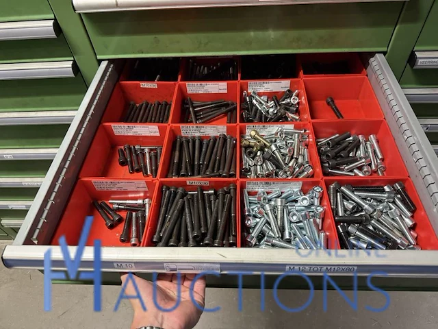 Grote partij metrische en zelftappende schroeven - afbeelding 170 van  202