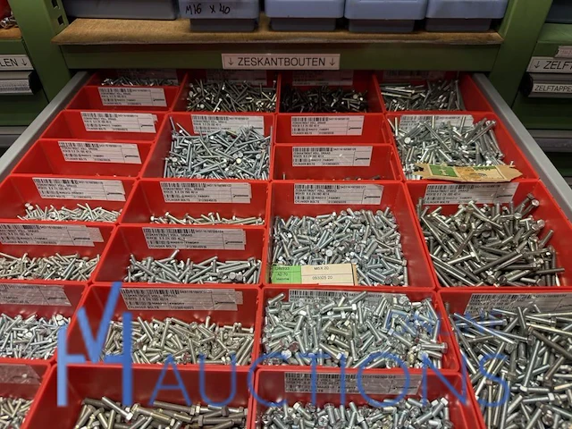 Grote partij metrische zeskantbouten - afbeelding 13 van  232