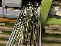Grote partij metrische zeskantbouten - afbeelding 117 van  232