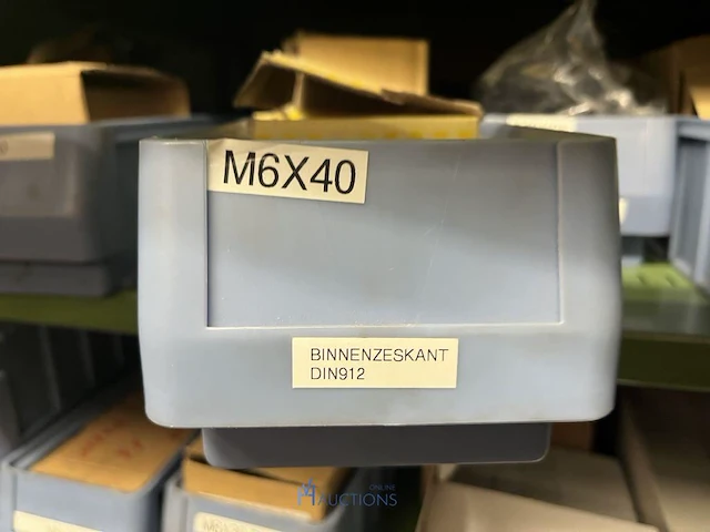 Grote partij metrische zeskantbouten - afbeelding 143 van  232