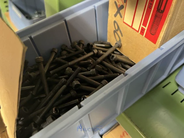Grote partij metrische zeskantbouten - afbeelding 149 van  232