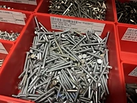 Grote partij metrische zeskantbouten - afbeelding 158 van  232