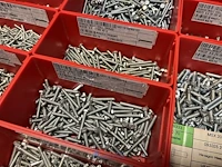 Grote partij metrische zeskantbouten - afbeelding 159 van  232